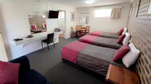Inverell Hotel | Top of the Town Motel