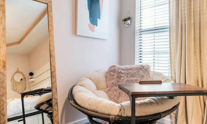 Belleville House | Top-rated gem: Games, coffee, & ample space for 4