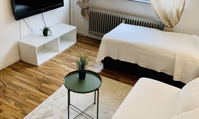 Homburg Apartment | Top renovated apartment below the University Hospital Homburg/with kitchen and bathroom