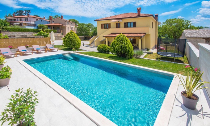 Tinjan Villa | Top vacation home with pool for 4+1