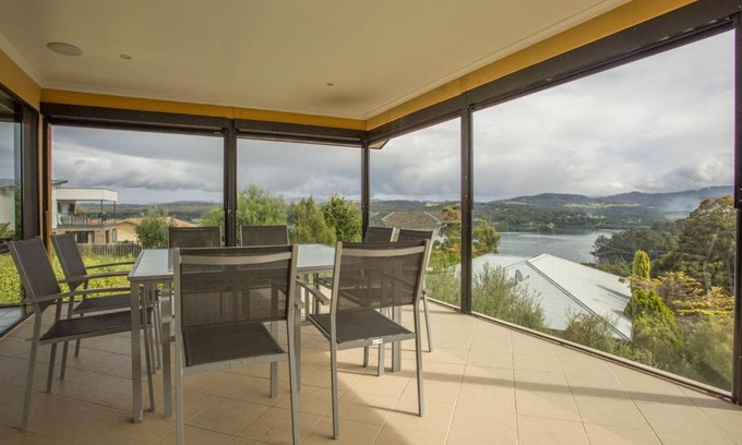 Merimbula House | Top Views on Lakewood