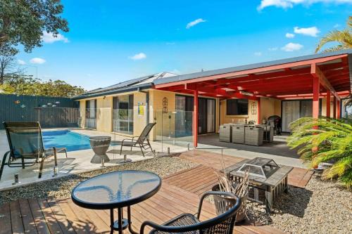 St. Georges Basin House | Topsy Turvey by Experience Jervis Bay