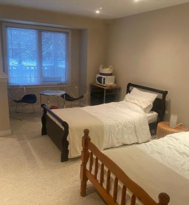 The Beaches House | Toronto downtown Woodbine beaches private cozy room