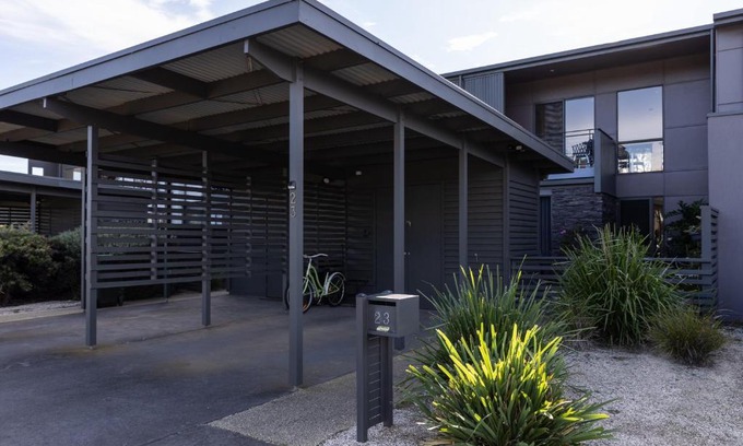 Torquay Villa | Torquay Golf Retreats - Pool, Beach, Tennis, Golf