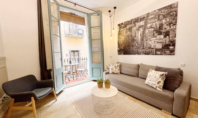 la Vila de Gracia Apartment | Torre de Gracia Apartment Barcelona with balcony