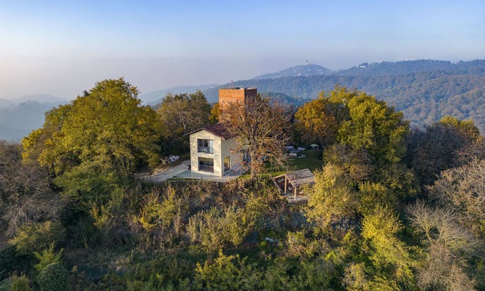 Pino Torinese Apartment | Torre di Montosolo, a refuge surrounded by greenery 10 km from the center of Turin