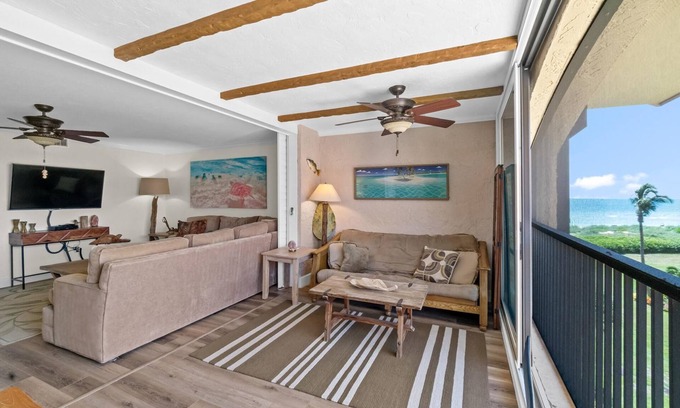 Siesta Key Condo | Tortuga – 2BR on Beach, Heated Pool & Sauna