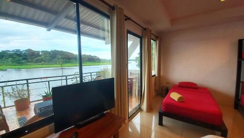 Tortuguero House | Tortuguero Adventures GuestHouse