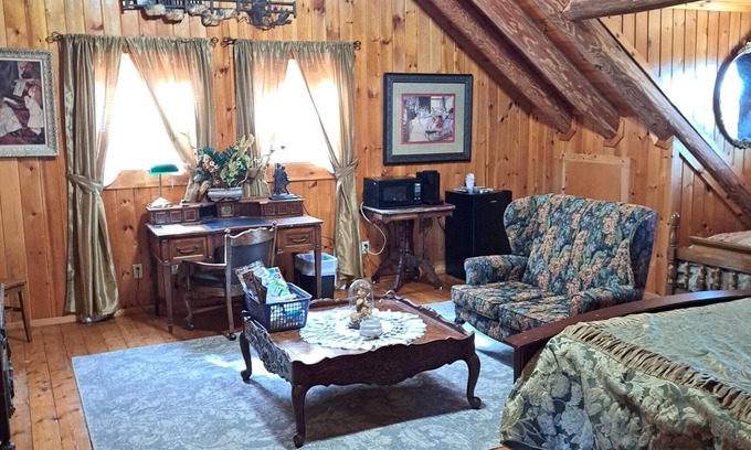 Mico Bed & Breakfast | TOTAL ECLIPSE AREA! Mico, TX