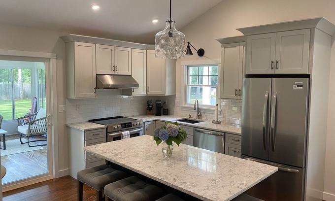 Cutchogue Cottage | Totally Renovated Cottage on the North Fork 7 min. walk to the Beach