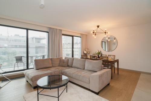 Srodmiescie Apartment | TOTU HOME Bank Polski Gdynia Modern Apartment