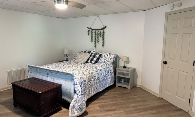 Bogart Apartment | Touchdown Stay! Cozy 2BR Near UGA & Downtown Athens