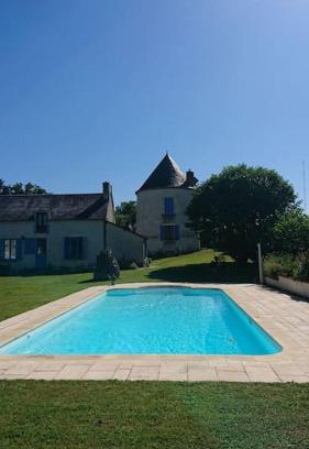 Allouis House | Tour de Bablou - insolite