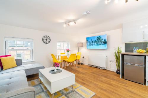Andover Apartment | Town Center Apartment with 55” Smart TV+Netflix