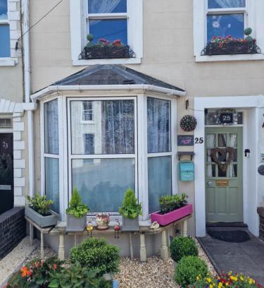 Bridgend Apartment | Town Cottage ground floor appartment