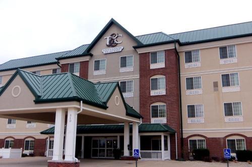 Quincy Hotel | Town & Country Inn and Suites