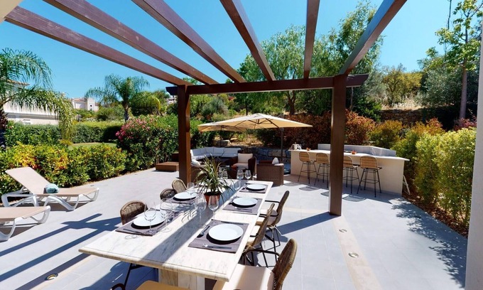 Cerro do Mocho House | Town House, 5 bedroom, WIFI, UK TV.