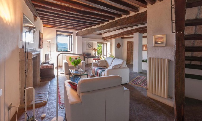 Todi House | Town House with Garden and Piano