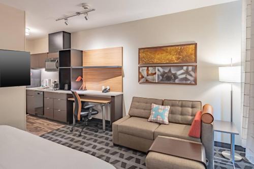 Sweetbriar Hotel | TownePlace Suites Austin South