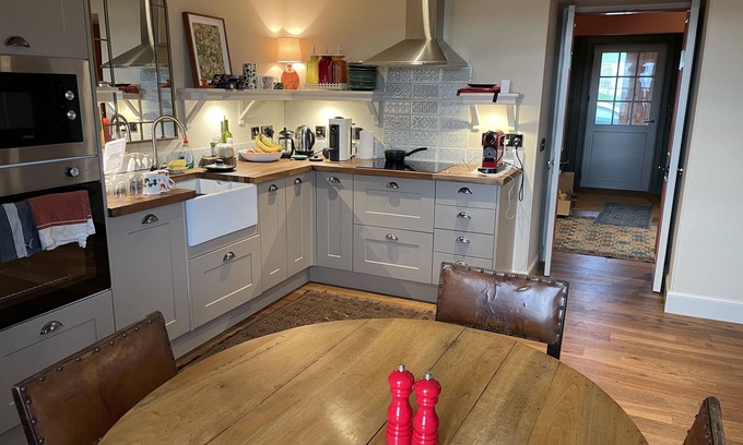 Peebles Cottage | Townhead Farmhouse - sleeps 4 guests in 2 bedrooms