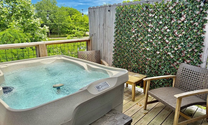 Sevierville House | Townhome kids&pet friendly,Hot Tub,acrade,close to Dollywood, August SPECIAL!