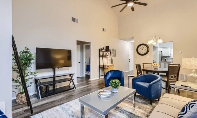 North San Antonio - SAT House | Townhome Medical Ctr/Six Flags/La Cantera/Rim