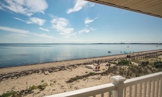 North Truro House | Townhouse Beach Front Living - 2BD 3BA - Central AC - Linen Towels provided