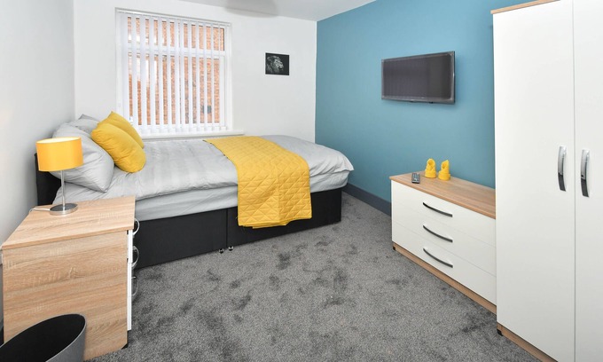 Hanley House | Townhouse @ Eastwood Pl - Double Room with TV