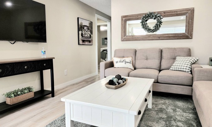 Caldwell House | Townhouse/Heart of Caldwell/Near Hospital+BBQ