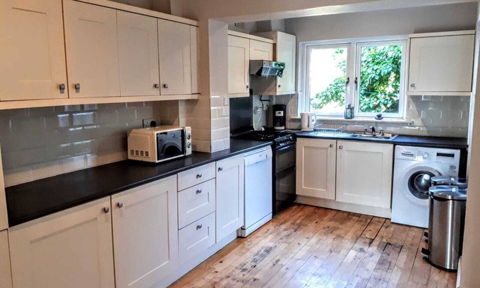 Dublin House | Townhouse with private parking