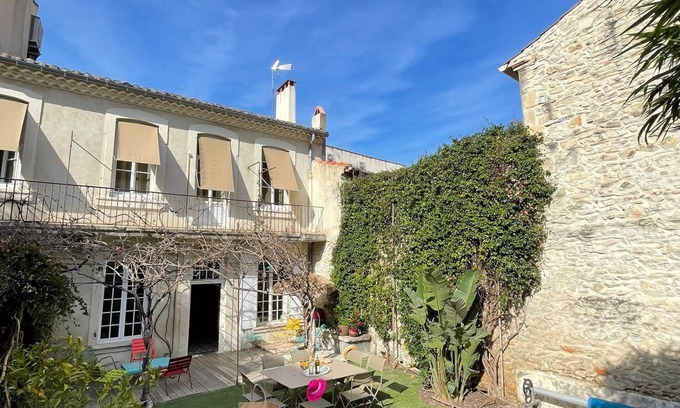 Cadereau House | TOWNHOUSE WITH SWIMMINGPOOL - Country living in the city