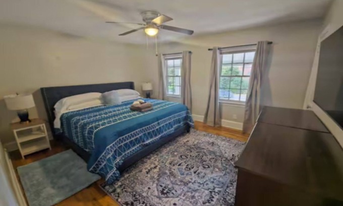 Dilworth House | Townhouse with Table Tennis