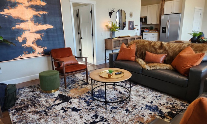 Townsend Condo | Townsend Penthouse-1900s Condo located in the heart of Townsend- fully remodeled