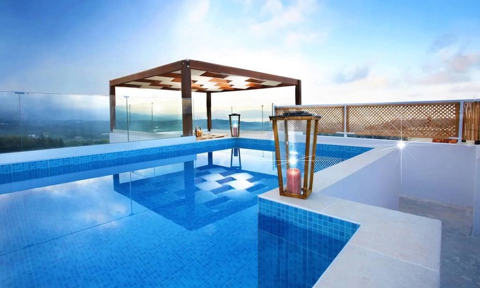 Filaki Villa | Traditional 4bd villa with view,rooftop pool,BBQ!
