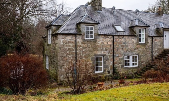 Kemnay House | Traditional and Homely 2BD Cottage in Kemnay