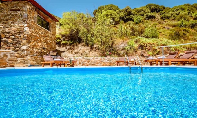 Livadia Apartment | Traditional Apartments Elafos