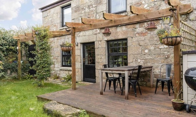 Saint Erth Praze Cottage | Traditional Cornish Cottage in the Countryside.