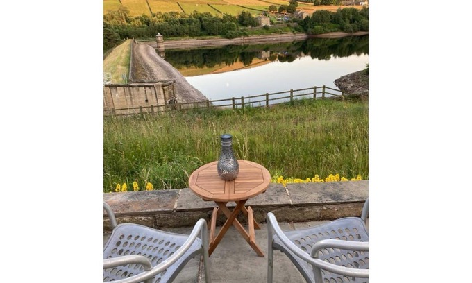 Holmfirth Cottage | Traditional cottage with stunning views and walks on the doorstep.