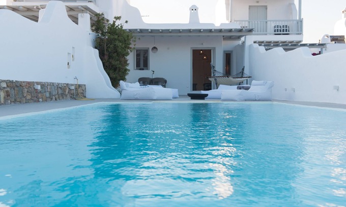Xilokeratidi House | Traditional Cycladic Home with a large private pool with sea view