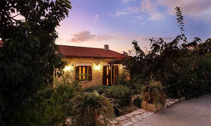 Skouloufia Villa | Traditional House With Pool And Great View!