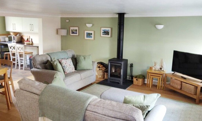 Roch Cottage | Traditional luxury Welsh barn holiday cottage
