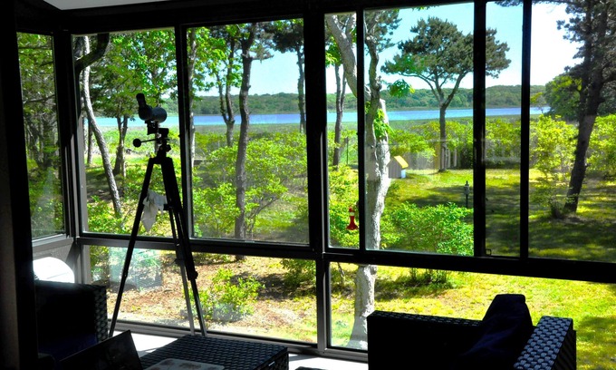 Adamsville House | Traditional waterfront cottage on Horseneck Beach