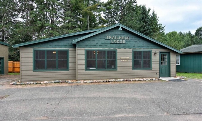 Clam Lake House | Trailhead Lodge-Downtown Clam Lake*Snowmobile trail access*