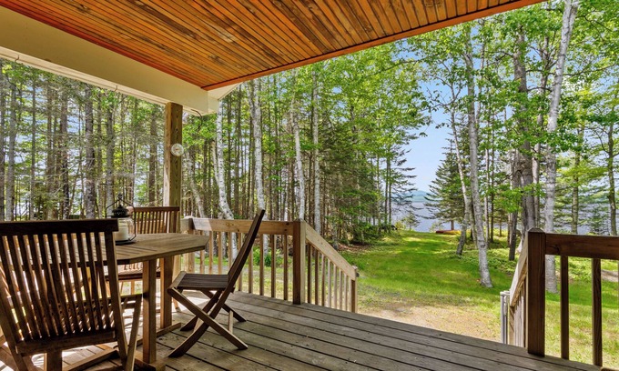 Rangeley Plantation House | Trails End - Lovely 3 bedroom house on the eastern shore of Mooselookmeguntic