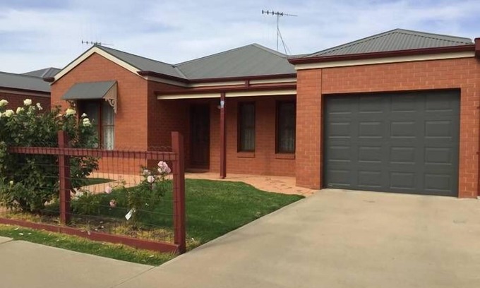 Swan Hill House | Tralea, great get away, 3 bedroom town house. Central location. Sleeps 6 Wifi