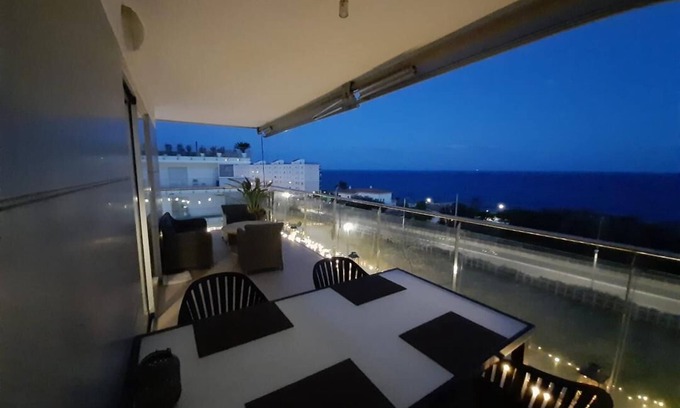 Sant Andreu de Llavaneres Apartment | Tranquility facing the sea