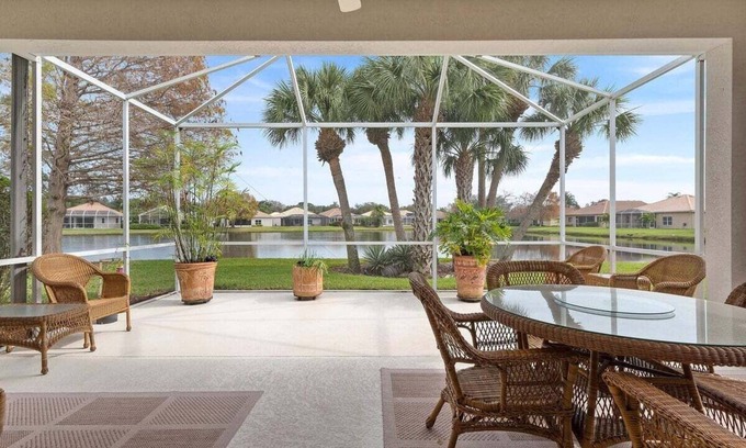 Palmer Ranch House | Tranquil 2/2 lakefront home in Palmer Ranch - Marina Sunrise
