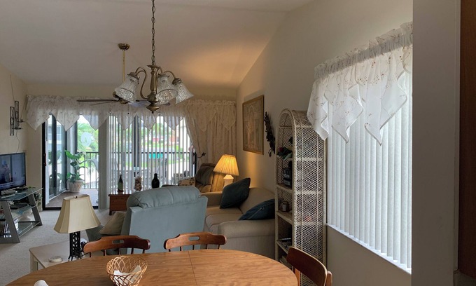 Caloosahatchee Condo | Tranquil 2-bedroom 2-bath condo in Cape Coral with AC, WiFi