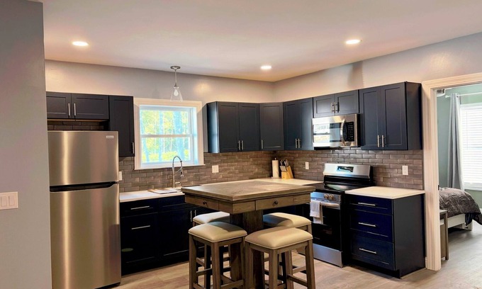 Palmyra Apartment | Tranquil 2-bedroom duplex unit with AC in Palmyra