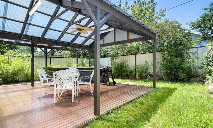 Narrabundah House | Tranquil 3-Bedroom Retreat